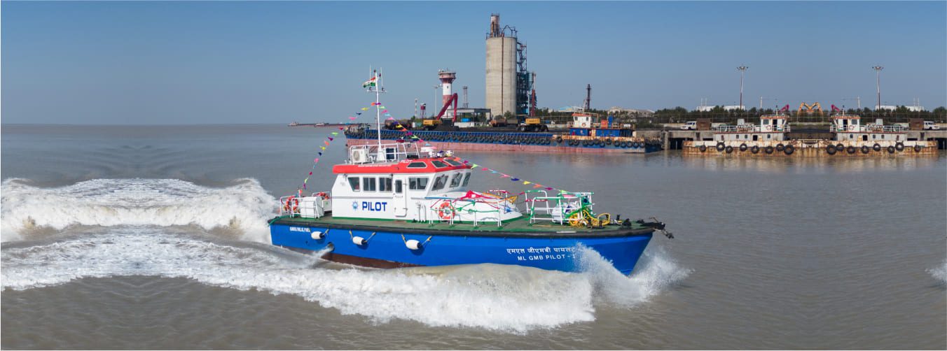 banner image 18m pilot steel boat
